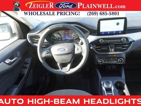 Used 2021 Ford Escape SE image 12