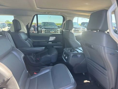 Used 2025 Ford Expedition Max Active AWD/4WD image 9