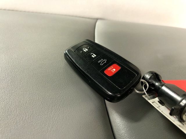 Used 2019 Toyota RAV4 XLE Premium FWD image 30