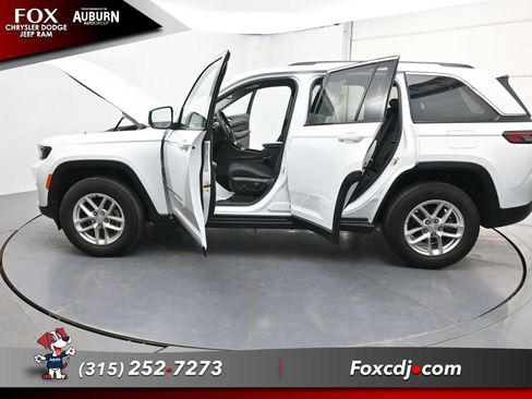 Used 2023 Jeep Grand Cherokee Laredo w/ Luxury Tech Group I AWD/4WD image 36