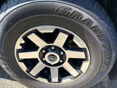 Used 2024 Toyota 4Runner TRD Off-Road image 9