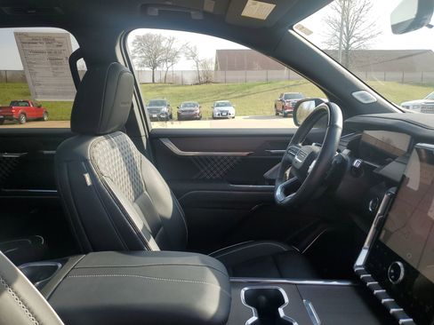 Used 2024 GMC Acadia Denali w/ Super Cruise Package image 35