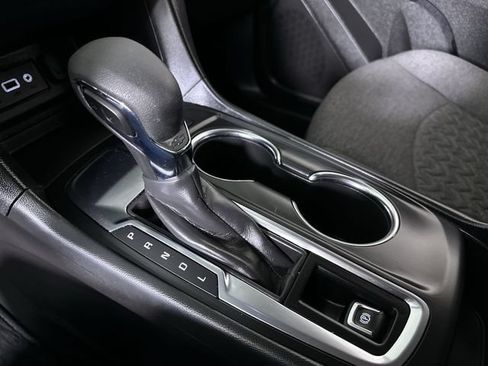 Used 2024 Chevrolet Equinox LT FWD image 16