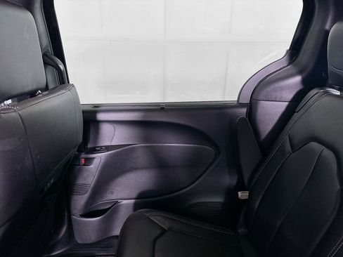 Used 2025 Chrysler Pacifica Select FWD image 25