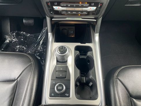 Used 2020 Ford Explorer XLT w/ Equipment Group 202A AWD/4WD image 14