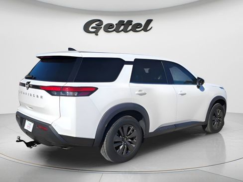 Used 2023 Nissan Pathfinder S image 3