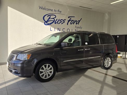 Used 2015 Chrysler Town & Country Touring w/ Driver Convenience Group image 1