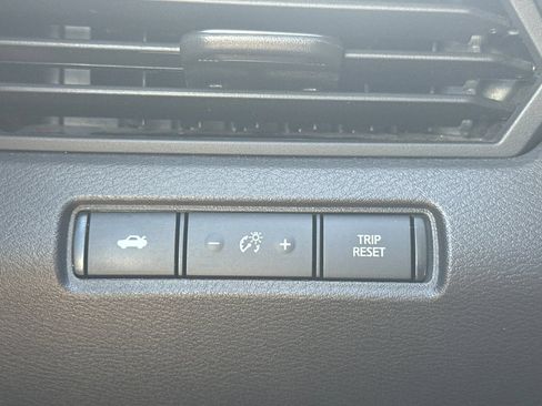 Used 2024 Nissan Altima 2.5 SV FWD image 33