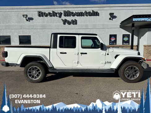 Used 2020 Jeep Gladiator Overland image 2