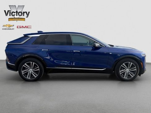 Used 2024 Cadillac Lyriq Luxury AWD/4WD image 7