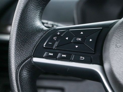 Used 2025 Nissan Altima 2.5 SV FWD image 13