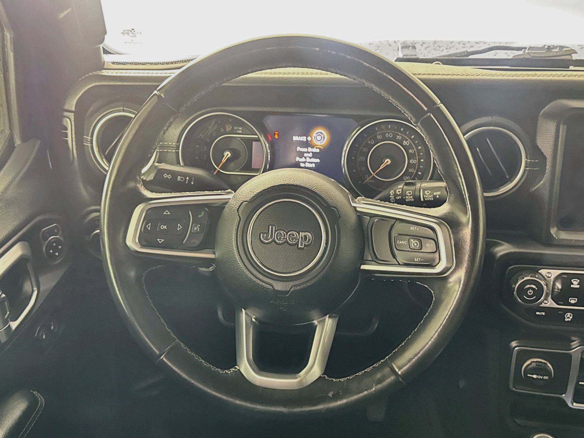 Used 2018 Jeep Wrangler Unlimited Sahara AWD/4WD image 14