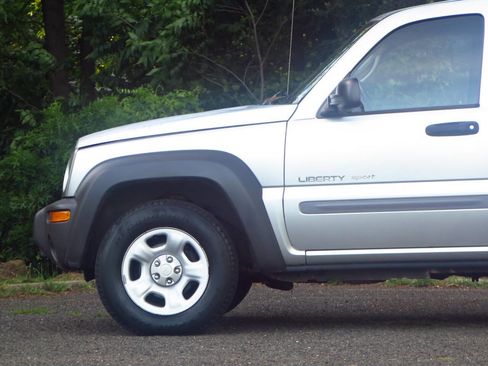 Used 2002 Jeep Liberty Sport AWD/4WD image 22