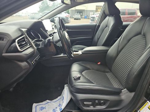 Used 2023 Toyota Camry SE w/ Cold Weather Package FWD image 7