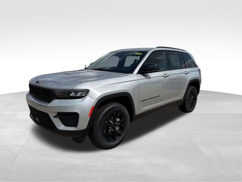 New 2025 Jeep Grand Cherokee Altitude RWD image 20