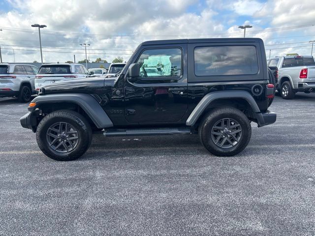 Used 2025 Jeep Wrangler Sport AWD/4WD image 4