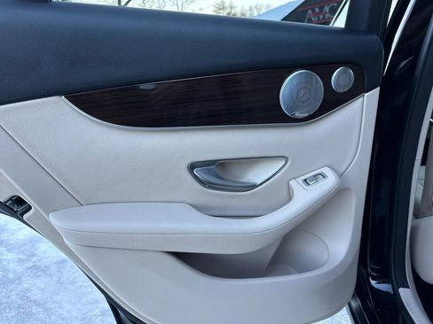 Used 2019 Mercedes-Benz GLC 300 4MATIC image 27