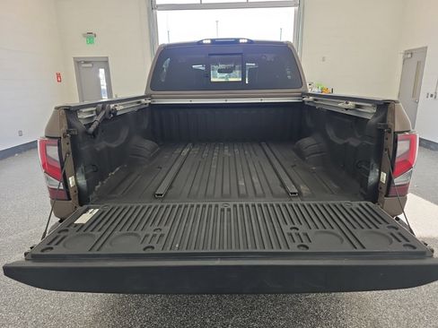 Used 2021 Nissan Titan PRO-4X w/ Pro-4x Convenience Package image 17