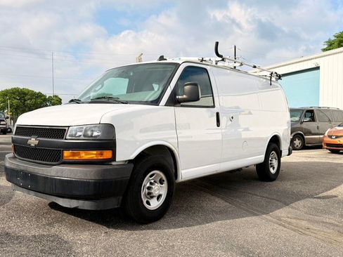 Used 2018 Chevrolet Express 2500 w/ Driver Convenience Package RWD image 2