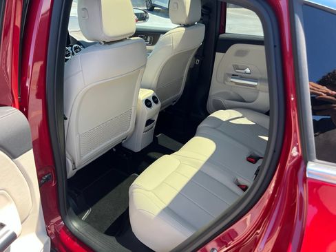 Used 2026 Mercedes-Benz GLA 250 4MATIC image 18