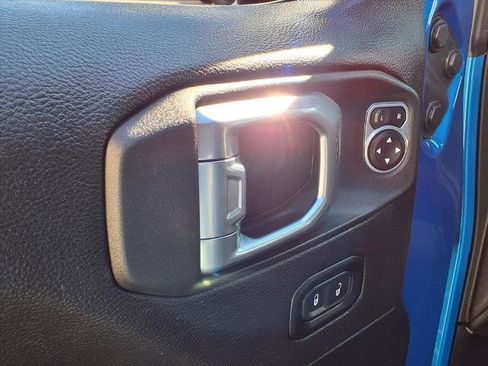 Used 2022 Jeep Gladiator Mojave w/ Safety Group image 15