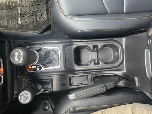 Used 2024 Jeep Wrangler Unlimited Sahara w/ Technology Group AWD/4WD image 28