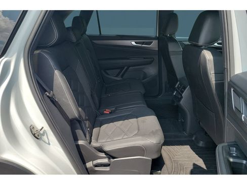 Used 2024 Volkswagen Atlas Cross Sport SE FWD image 34
