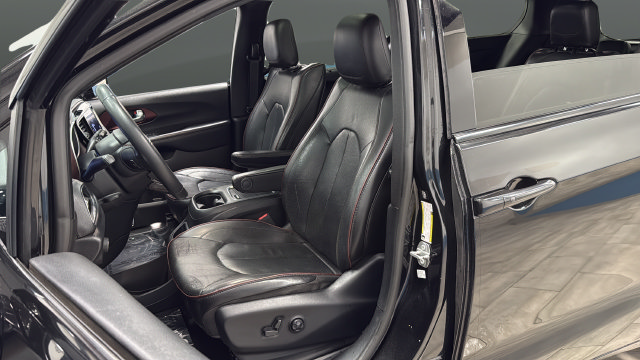 Used 2020 Chrysler Pacifica Limited FWD image 9