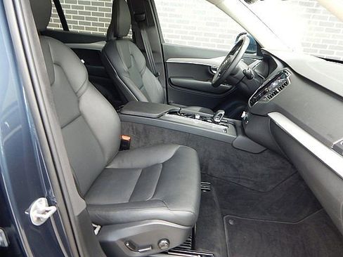 Certified 2025 Volvo XC90 B5 Core image 22
