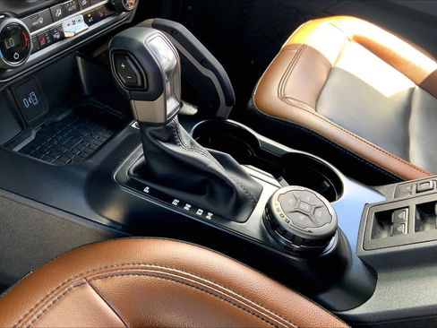 Used 2024 Ford Bronco Outer Banks AWD/4WD image 16