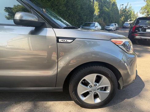 Used 2016 Kia Soul FWD image 3