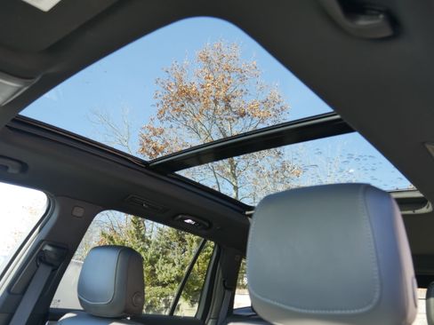 Used 2024 Cadillac XT6 Sport w/ Technology Package image 16