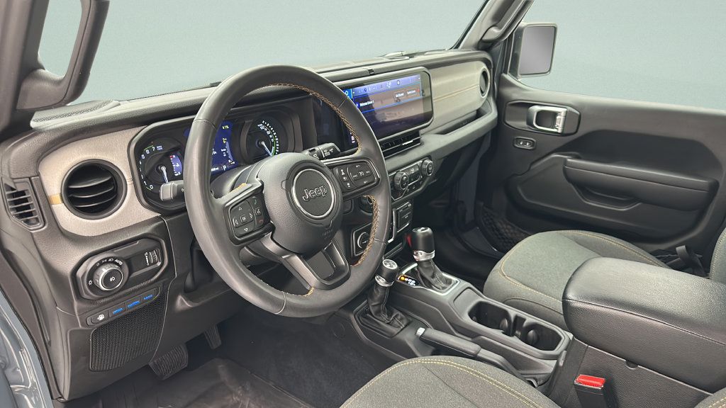 Used 2024 Jeep Wrangler Unlimited AWD/4WD image 12