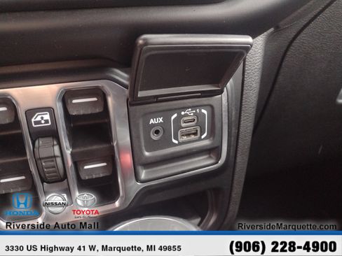 Used 2022 Jeep Wrangler Unlimited Sahara image 18