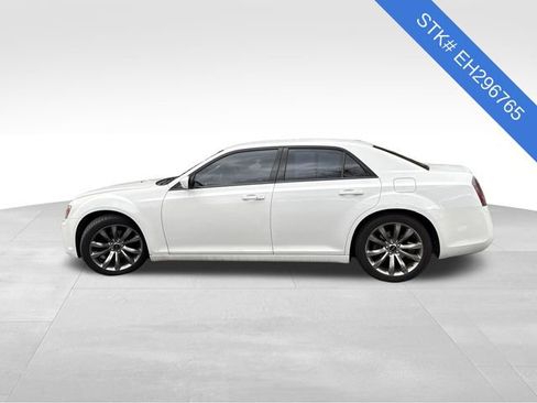 Used 2014 Chrysler 300 S image 4