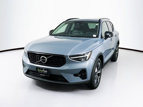 Used 2023 Volvo XC40 B4 Ultimate FWD image 3