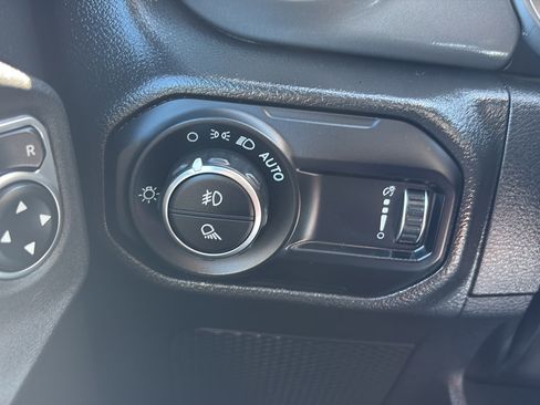 Used 2023 Jeep Gladiator Sport AWD/4WD image 22
