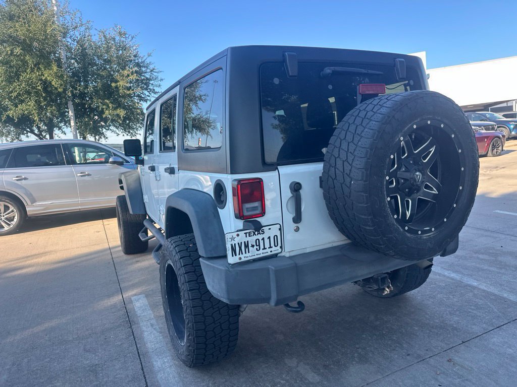 Used 2015 Jeep Wrangler Unlimited Rubicon w/ Connectivity Group AWD/4WD image 7