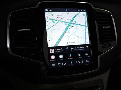 Certified 2024 Volvo XC90 T8 Plus AWD/4WD image 28