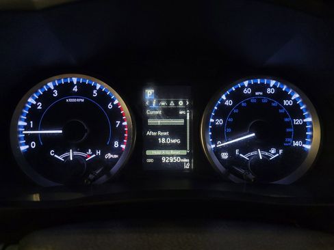 Used 2018 Toyota Highlander LE FWD image 23