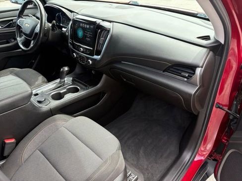Used 2018 Chevrolet Traverse LT FWD image 29