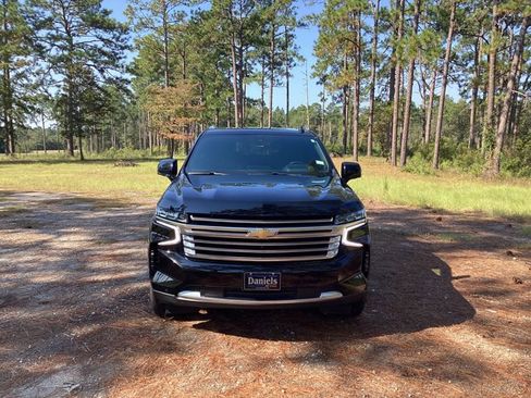 Used 2022 Chevrolet Suburban High Country image 2