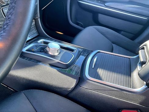 Used 2020 Chrysler 300 Touring w/ Sport Appearance Package image 11