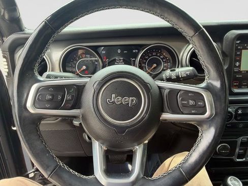 Used 2022 Jeep Wrangler Unlimited Sahara w/ Cold Weather Group AWD/4WD image 23