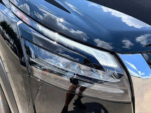 Used 2025 Nissan Pathfinder SV FWD image 26