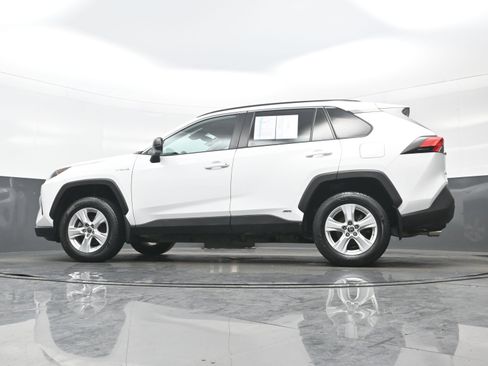 Used 2021 Toyota RAV4 LE image 27