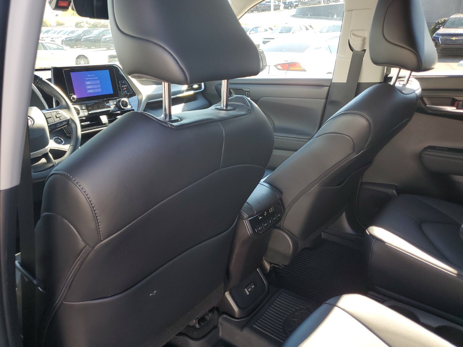 Used 2024 Toyota Highlander XLE AWD/4WD image 15