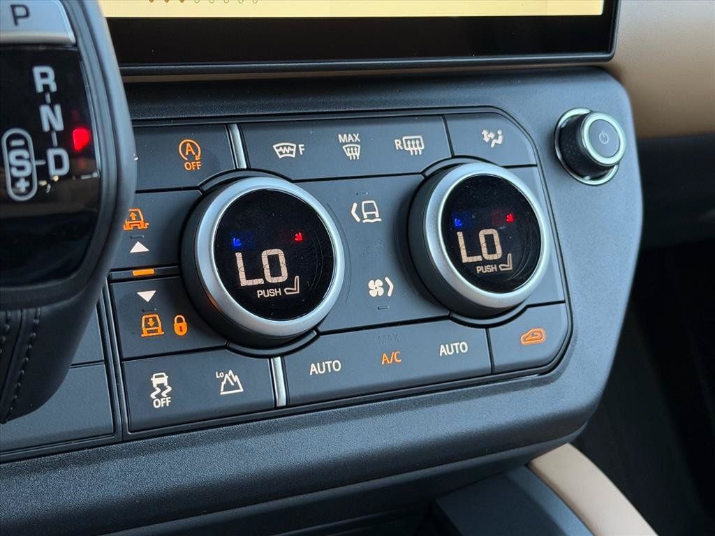 New 2026 Land Rover Defender 110 X-Dynamic SE AWD/4WD image 19