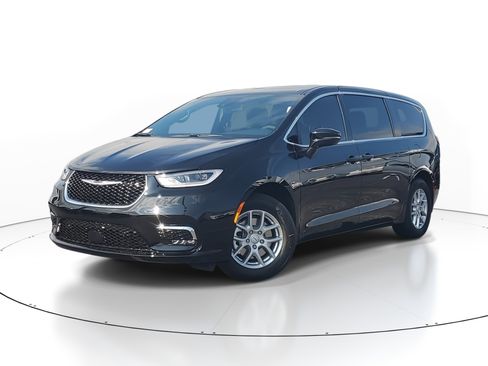 New 2026 Chrysler Pacifica Select image 3