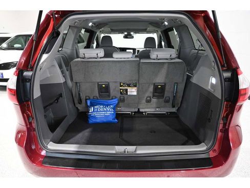 Used 2018 Toyota Sienna XLE w/ XLE Navigation Package image 24